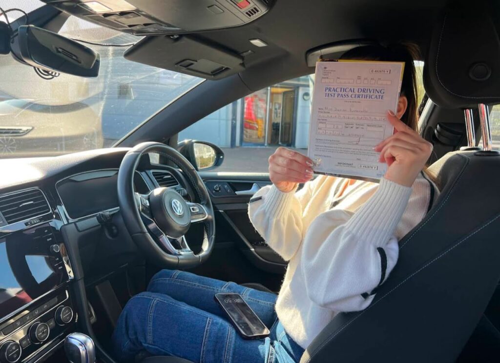 Local Driving Lessons in Leigh | High Pass Rate 17 success passed students